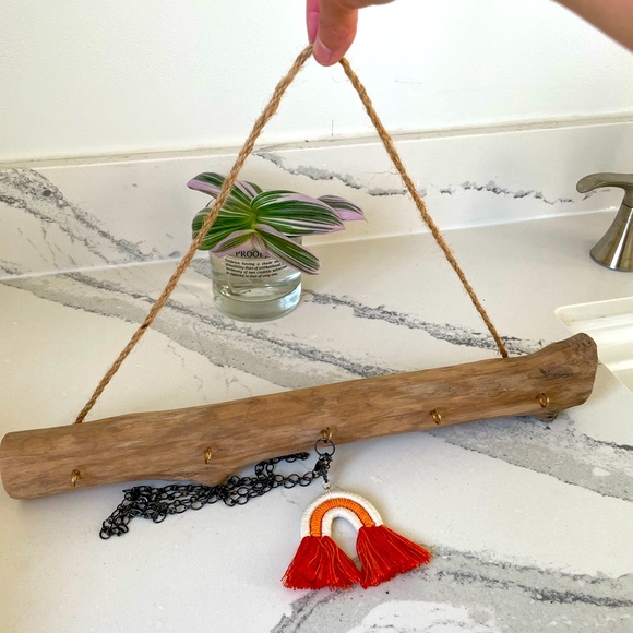 Driftwood jewelry hangers. Bring the nature into your home. - Picture 3 of 4